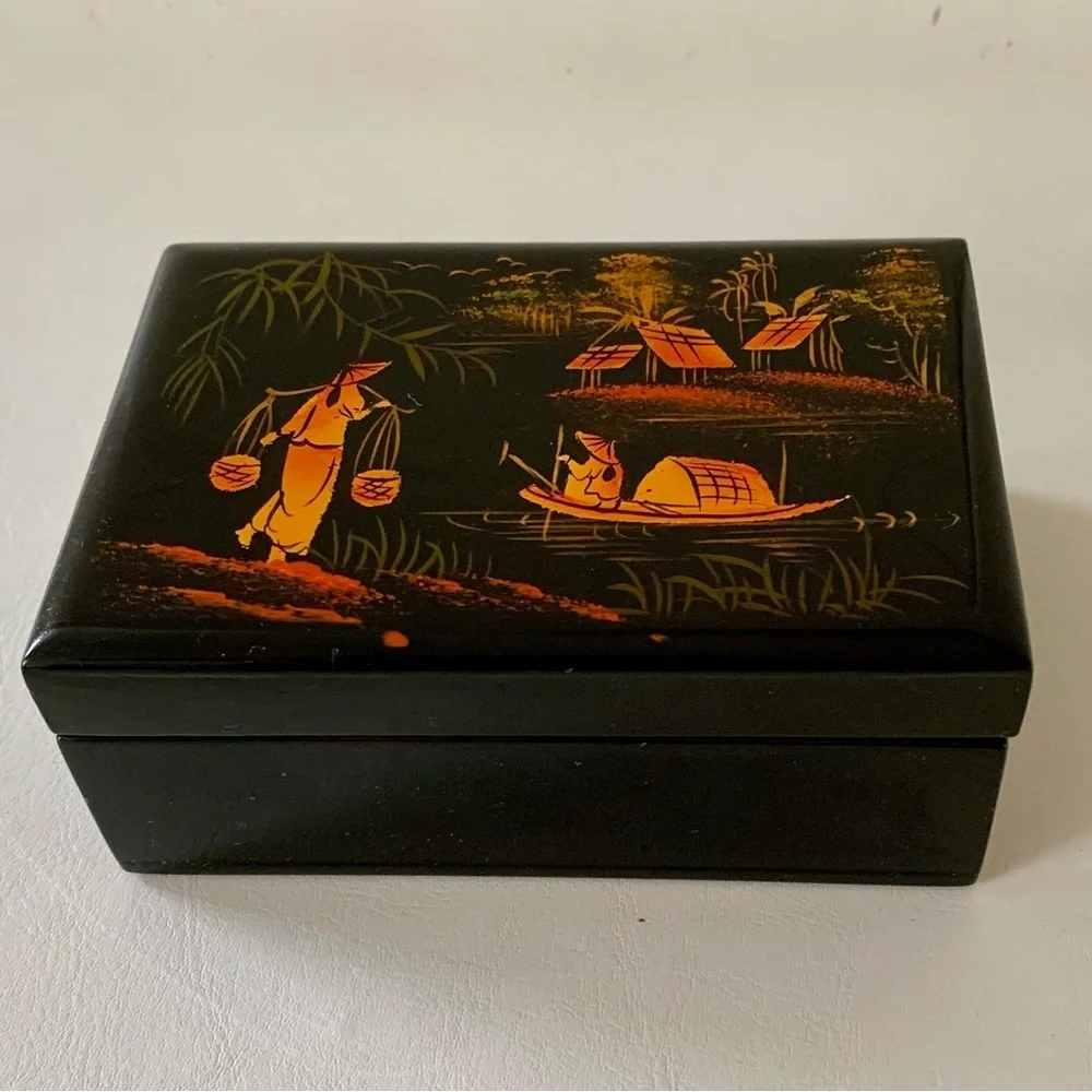 Vintage  Lacquered jewelry box with a mirror 2/4.5/3”
